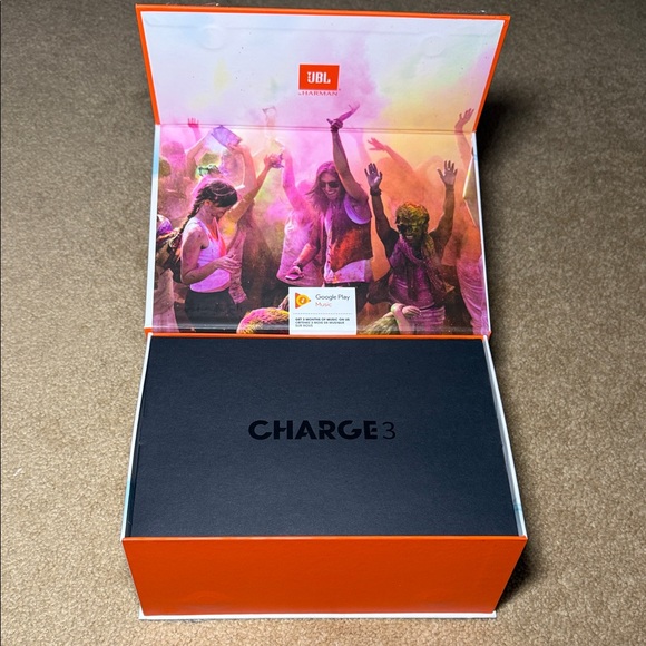 JBL Black Wireless Speaker Charge 3 - Picture 4 of 12